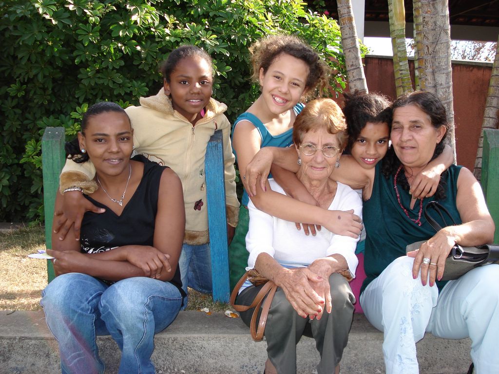 Betânia
Centro di Accoglienza Betânia
Ragazzine del Centro con le mamme e nonne